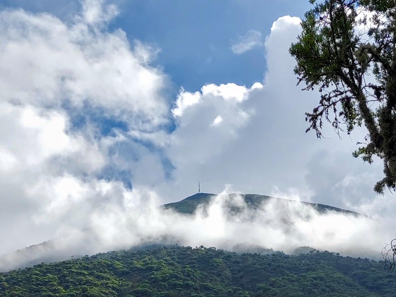 Who Holds the Speed Record on Mount Karisimbi?